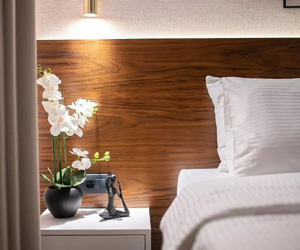 Enyana Luxury Suites